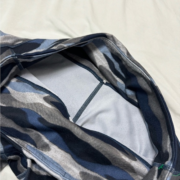 Lululemon Wunder Under Crop - Picture 5 of 8